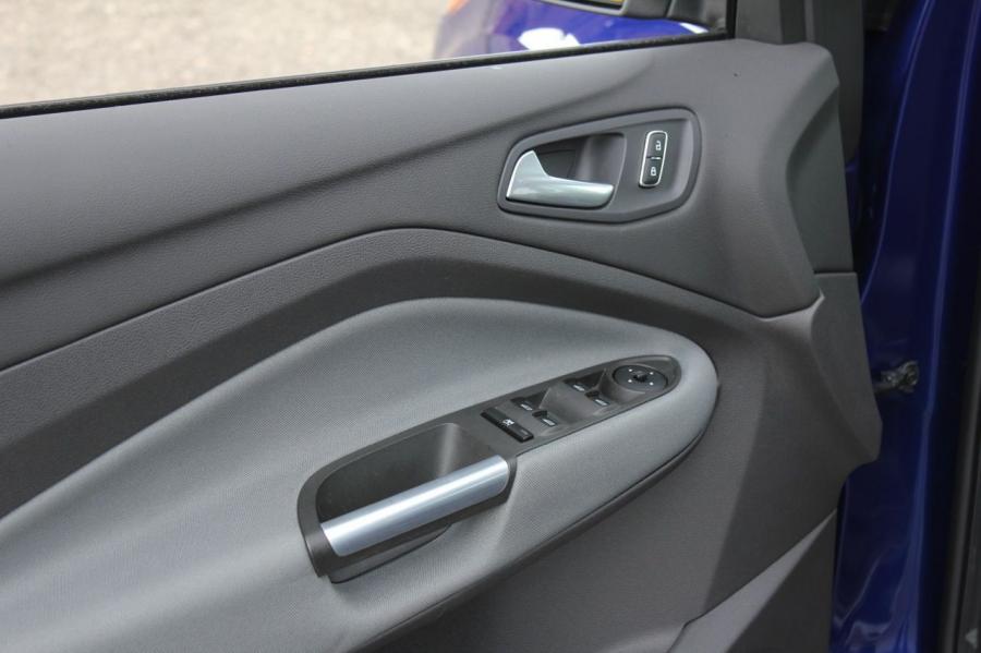  Ford Escape 2013 года  (фото 12 из 222)